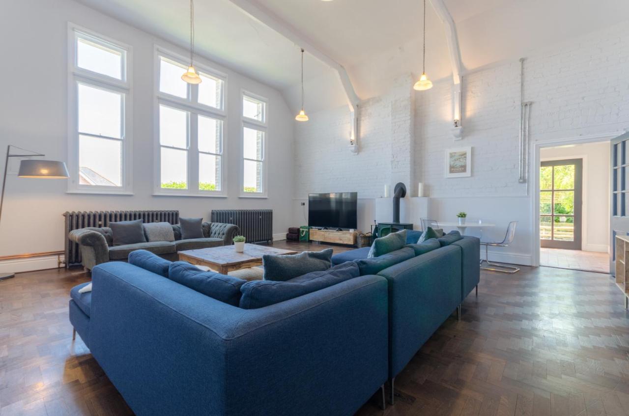 Luxury Victorian School With Views Of Harbour Villa Фоуи Екстериор снимка
